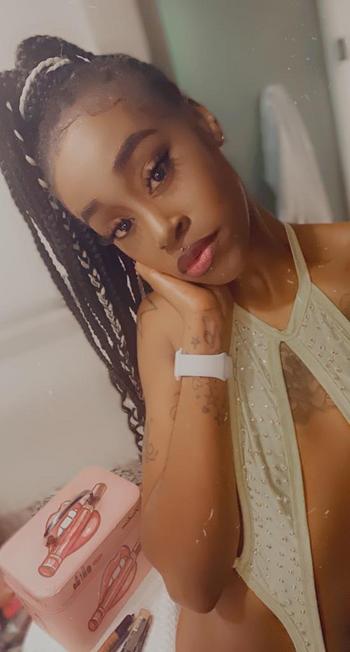 Erin, 26  female escort, Buffalo